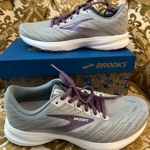 New in box Brooks Launch 7